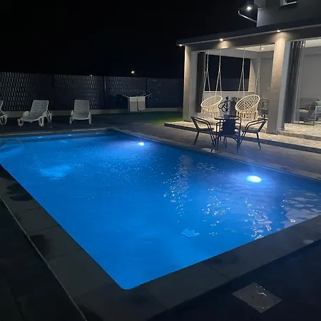 Ardalyspoolhouse