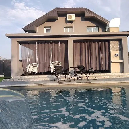 Ardalyspoolhouse *